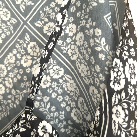 BP | NWT BLACK CLASSIC BANDANA HANDKERCHIEF CROP TOP - Picture 5 of 9